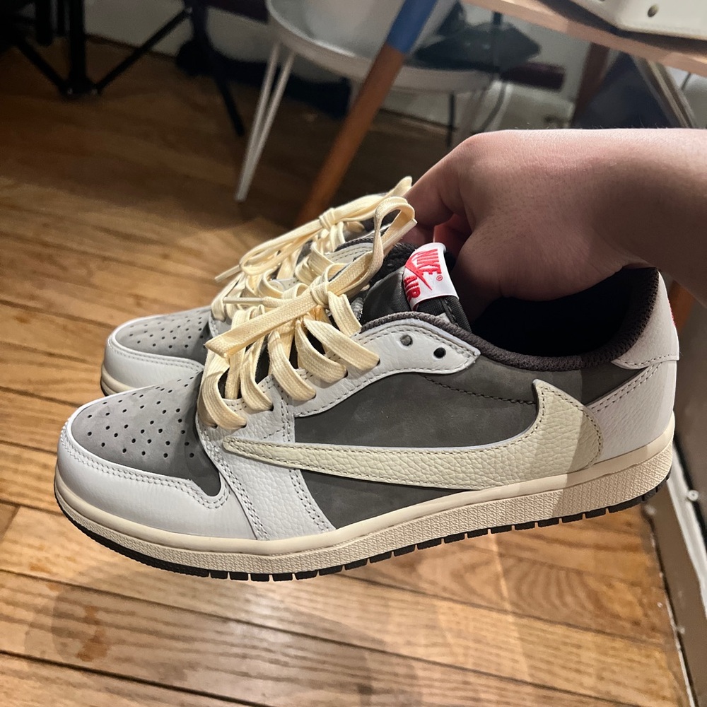 Jordan 1 Travis’s Scott reverse mocha